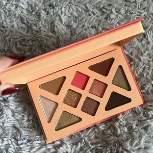 ATHR beauty glowy eyeshadow